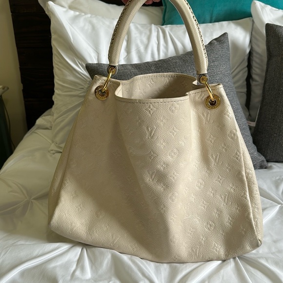 Louis Vuitton Handbags - Louis Vuitton Artsy Empriente Ivory/Beige